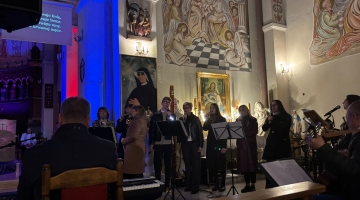 Adoracja Krzyża w Parznie – Droga Krzyżowa w ciszy, słowie i śpiewie