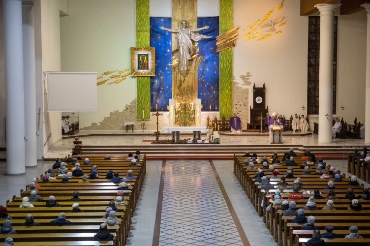 Bp Wołkowicz podczas liturgii stacyjnej: Bóg tworzy nasze serca, pozostawiając nas wolnymi!