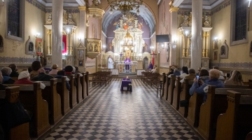 Bp Wołkowicz podczas liturgii stacyjnej: jeżeli z wiarą będziemy patrzeć na krzyż, to tam możemy odnaleźć samych siebie!