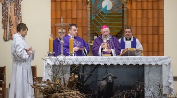 Abp Ziółek podczas liturgii stacyjnej: chrześcijaństwo nie jest ideologią, doktryną, światopoglądem, ale jest Bożą rzeczywistością!