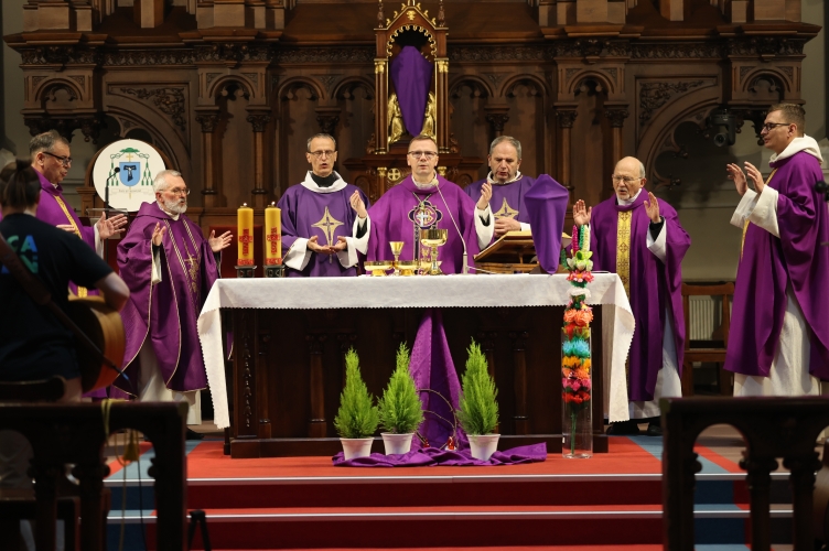 „Błogosławcie, a nie przeklinajcie” – ostatni dzień rekolekcji z Bp. Piotrem Kleszczem