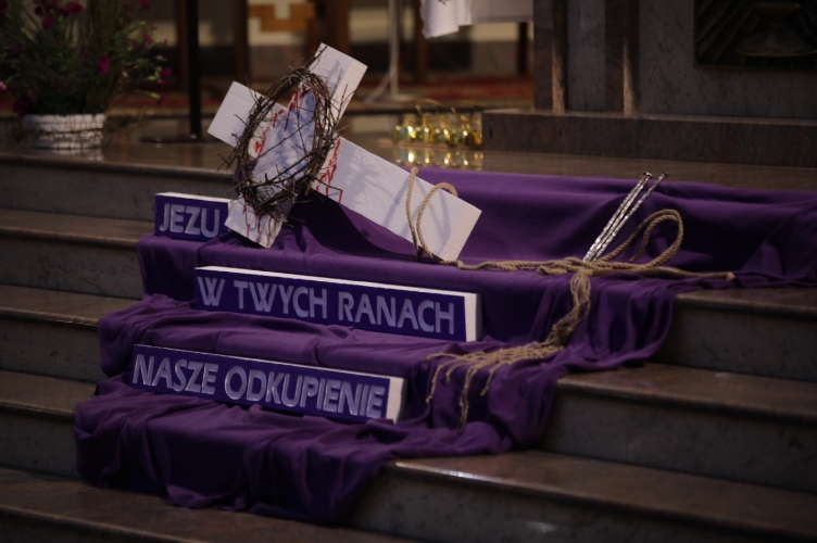 Droga powrotu do Ojca. Wielkopostna liturgia stacyjna w parafii św. Jana XXIII