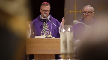 Bp Kleszcz: Bóg może przemówić przez każdego– wielkopostna Eucharystia na Stokach