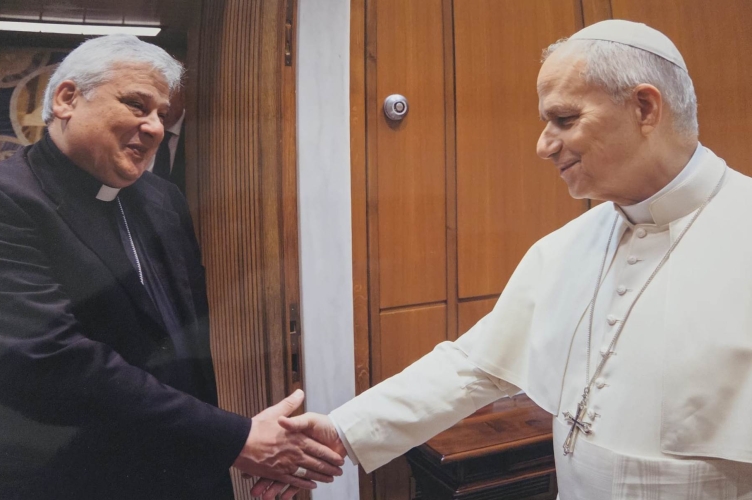 Ojciec Święty Leon XIV spotkał się z kard. Konradem Krajewskim błogosławiąc na jego posługę w Łodzi