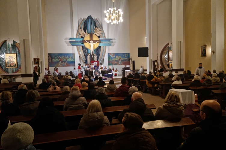 Bp Pękalski: nie miłujmy słowem i językiem, ale czynem i prawdą | Wielkopostne Kościoły Stacyjne 2026