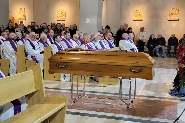 Odszedł, by żyć - pożegnanie sp. ks. Romualda Jendraszka