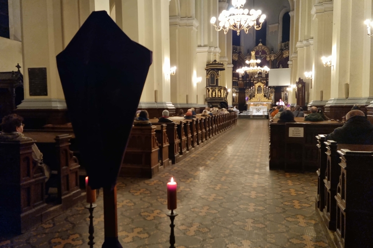 „To Bóg pierwszy wychodzi do człowieka” – Bp Wołkowicz w Kościele Stacyjnym u Dominikanów