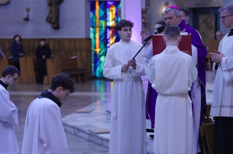 Ustanowienie lektorów i akolitów w parafii Najświętszego Serca Jezusowego w Łodzi