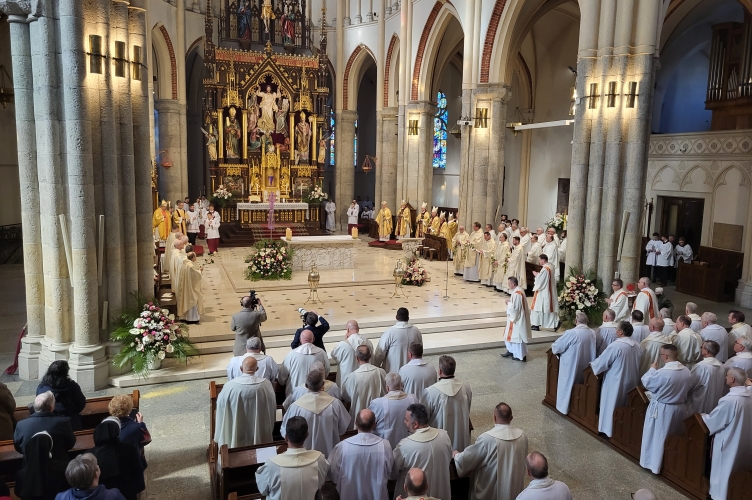 Kard. Krajewski: czy jesteś CAŁY dla Boga? | MSZA KRZYŻMA 2026