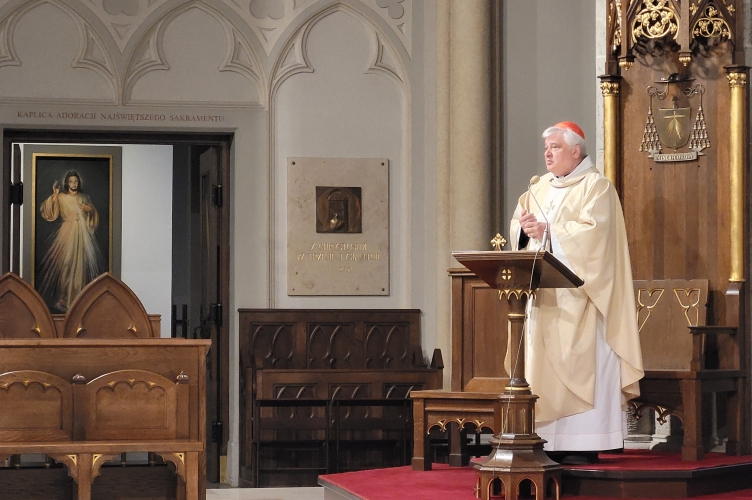 Kard. Krajewski w Sobotę Wielkanocną: jeśli wyruszę z Jezusem w drogę, to ta droga mnie uleczy!