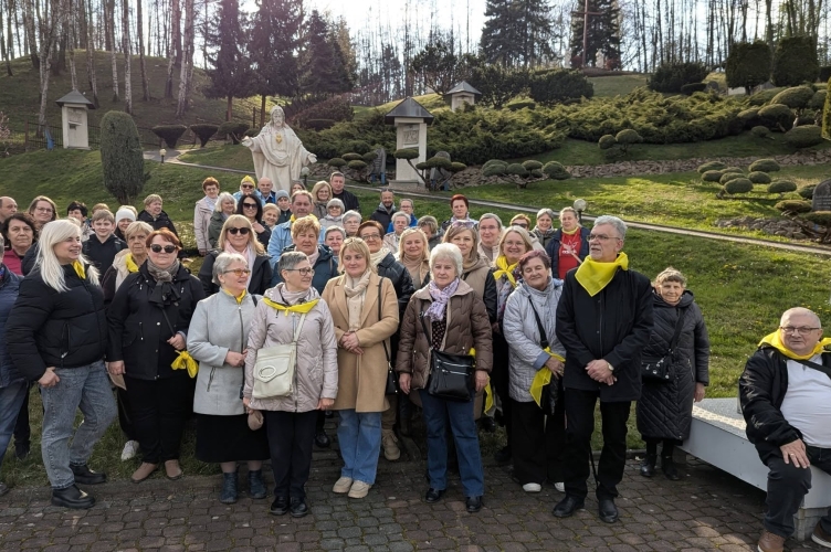 Tomaszowianie pielgrzymują śladami św. Jana Pawła II  i św. Faustyny Kowalskiej