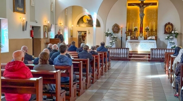 Kard. Krajewski spotkał się i pozdrowił wiernych Duszpasterstwa Tradycji Łacińskiej Archidiecezji Łódzkiej