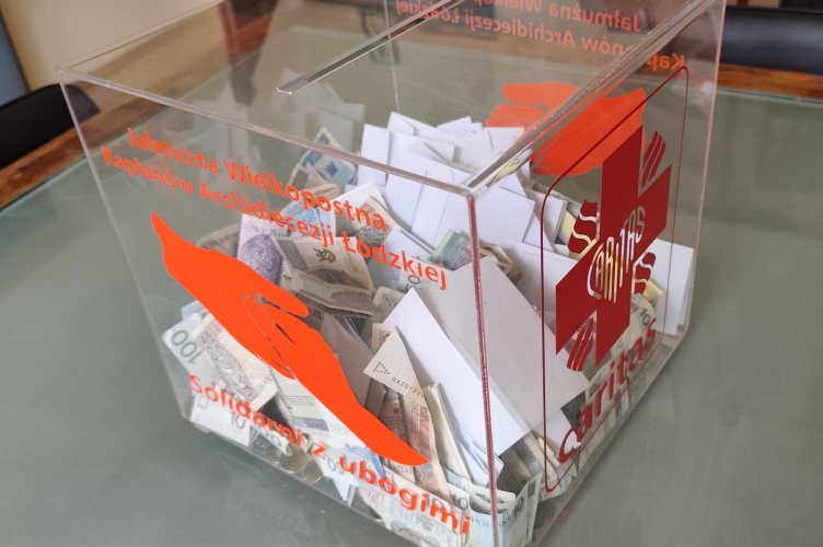 35,605,80 zebrali na jałmużnę duchowni podczas Mszy Krzyżma w łódzkiej katedrze