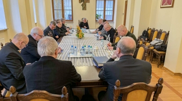 Kard. Krajewski spotkał się z przedstawicielami wydziałów kurialnych na kwietniowej radzie biskupiej