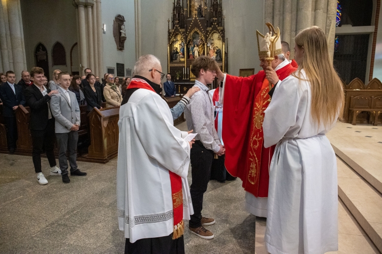 Kard. Krajewski: Duch Św. i Sakrament Bierzmowania jest po to, bym się przyznał do Jezusa!