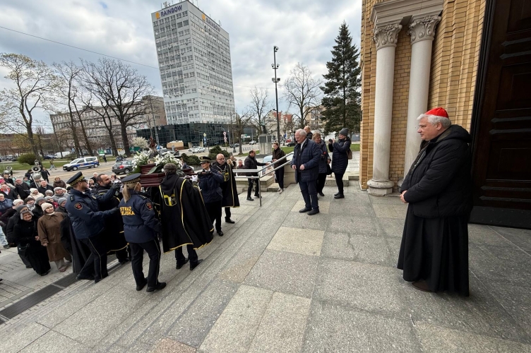Ku czci św. Faustyny, Sekretarki Bożego Miłosierdzia
