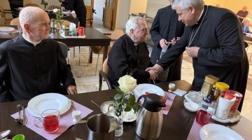 Wielkopiątkowa wizyta kard. Konrada w Domu Księży Emerytów
