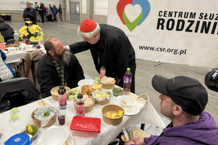 Śniadanie Wielkanocne dla 800 osób w kryzysie bezdomności w łódzkiej Hali Expo