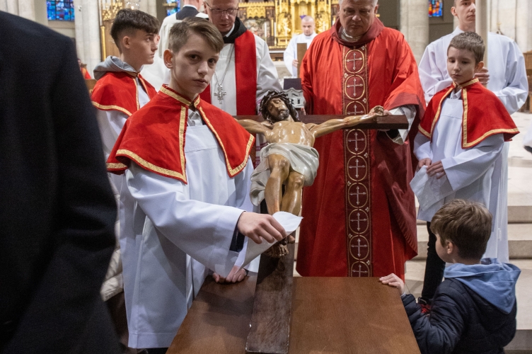 Liturgia na cześć Męki Pańskiej 2026