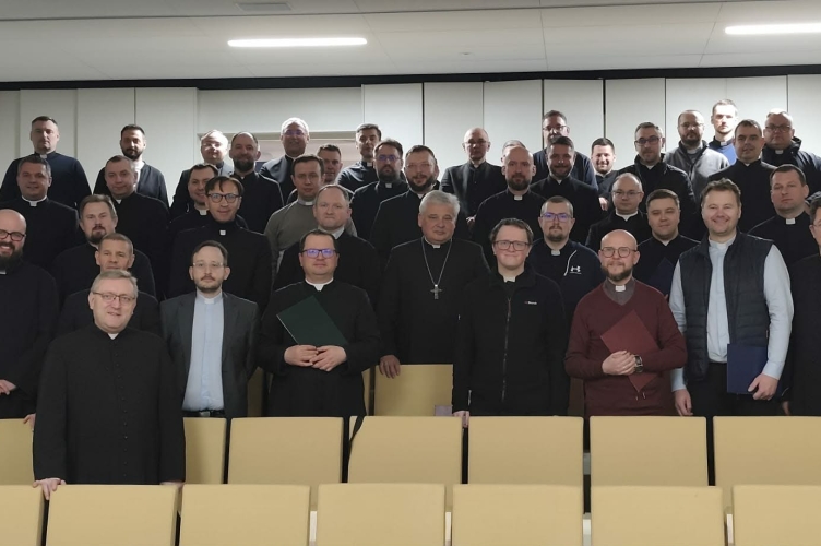 Kard. Krajewski wręczył dyplomy duchownym, którzy ukończyli Kurs Proboszczowski