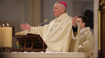 Miłość prowadzi do wiary. Wielkanocna liturgia w Archikatedrze Łódzkiej