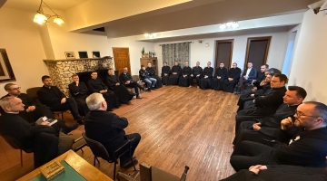 Spotkanie dla młodych księży w Domu Rekolekcyjnym Ogniska Miłości w Olszy