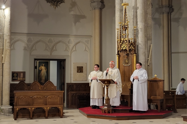 Kard. Krajewski podczas Mszy św. czwartkowej: Dlaczego tak wielu ludzi nie wierzy w Boga? Bo nie widzi Boga w człowieku wierzącym!
