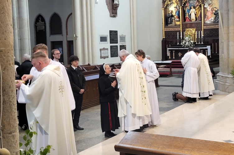 Komunia święta pod dwiema postaciami - rozmowa z ks. S. Sosnowskim, liturgistą