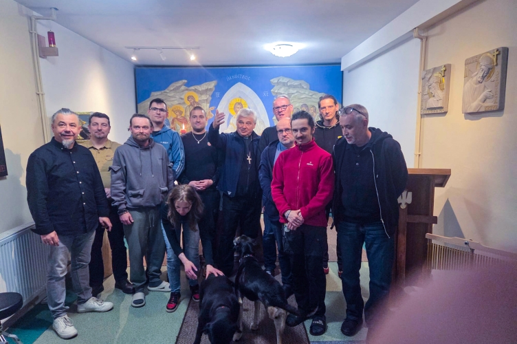 Kard. Krajewski z wizytą w Domu Magnificat dla osób uzależnionych
