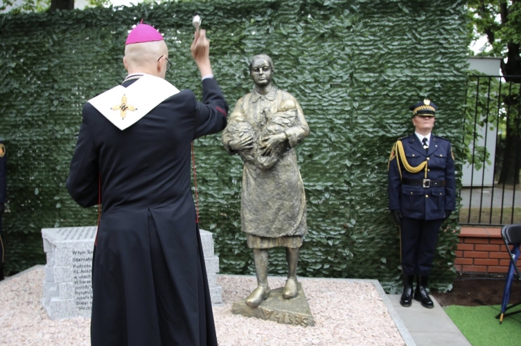 Warszawa: upamiętnienie postaci postaci Stanisławy Leszczyńskiej - bohaterskiej położnej z Auschwitz