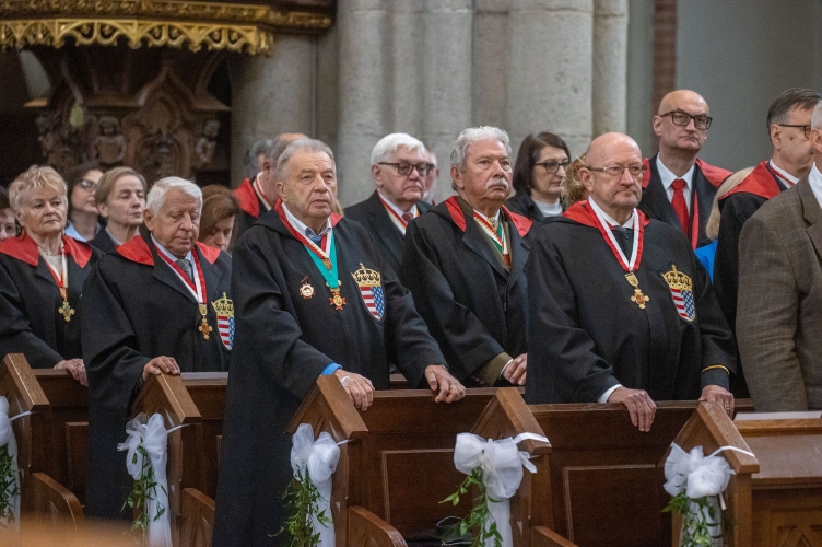 Bp Kleszcz do kawalerów i dam Zakonu św. Jerzego: dziękujemy dziś za VII wieków pokornej służby Zakonu dla najbardziej potrzebujących!