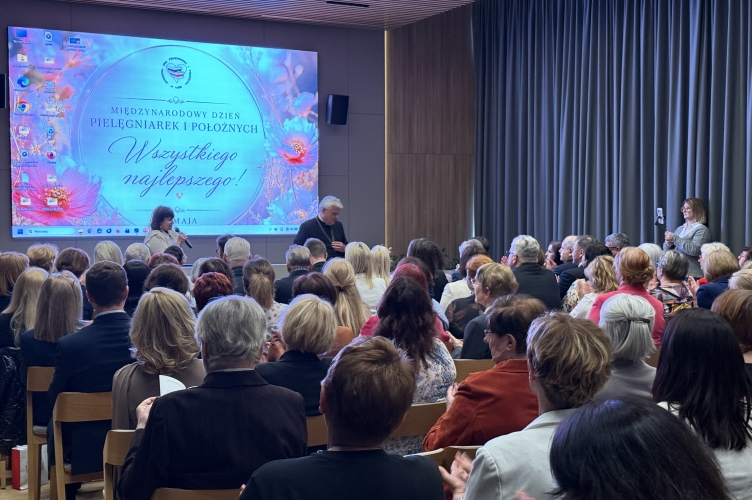 Kard. Krajewski do pielęgniarek i położnych: Stanisława Leszczyńska to piękna Polka, niesamowita Matka i nieprzeciętna Położna!