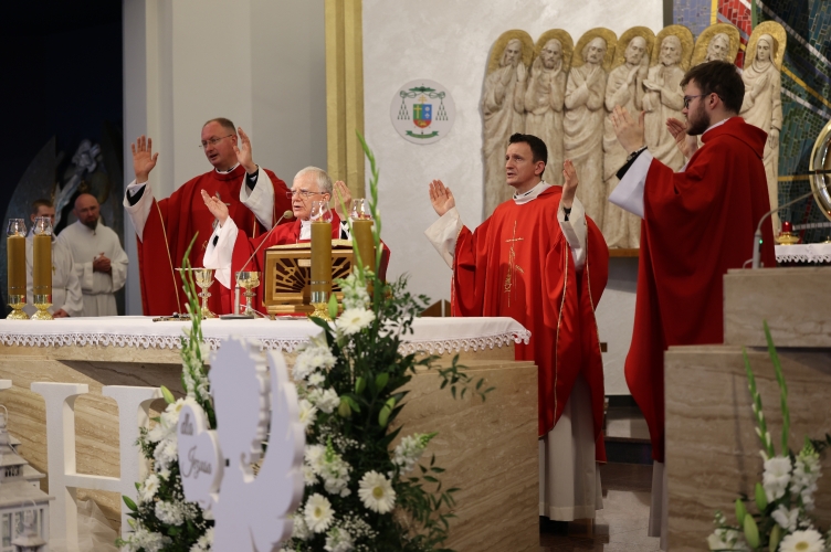 Abp Jędraszewski: jesteśmy znakiem widzialnym Boga na polskiej ziemi | Uroczystość Zesłania Ducha Św.
