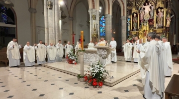 Bp Wołkowicz podczas czwartkowej Eucharystii: czy wierzę, że siła i światło jest w miłości wzajemnej?