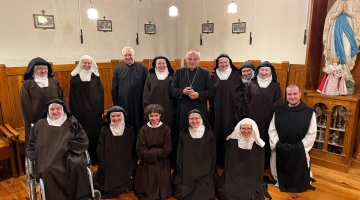 Kard. Krajewski w łódzkim Karmelu Klauzurowym