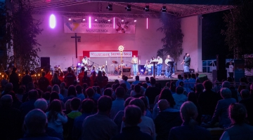 Kard. Krajewski podczas ChSM w Moszczenicy: Panie, jak dobrze, że możemy być Twoim tabernakulum, Twoją żywą monstrancją!