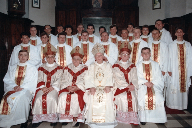 Dziś 30. rocznica Święceń Kapłańskich bpa Zbigniewa Wołkowicza i kapłanów wyświęconych 8 czerwca 1996 roku