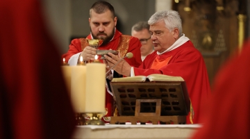 „Moje życie powinno być Ewangelią, którą czytają inni ludzie” | czwartkowa Eucharystia w łódzkiej Katedrze