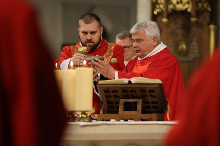 „Moje życie powinno być Ewangelią, którą czytają inni ludzie” | czwartkowa Eucharystia w łódzkiej Katedrze