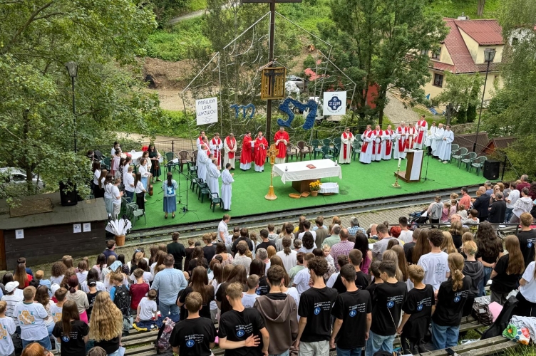 Bp Kleszcz do oazowiczów: „Charyzmat potrzebuje hierarchii, a hierarchia charyzmatu”