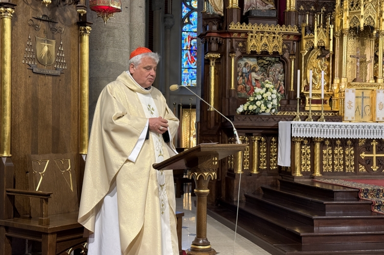 Kard. Krajewski podczas czwartkowej Eucharystii: czy staję się dowodem na istnienie Boga?