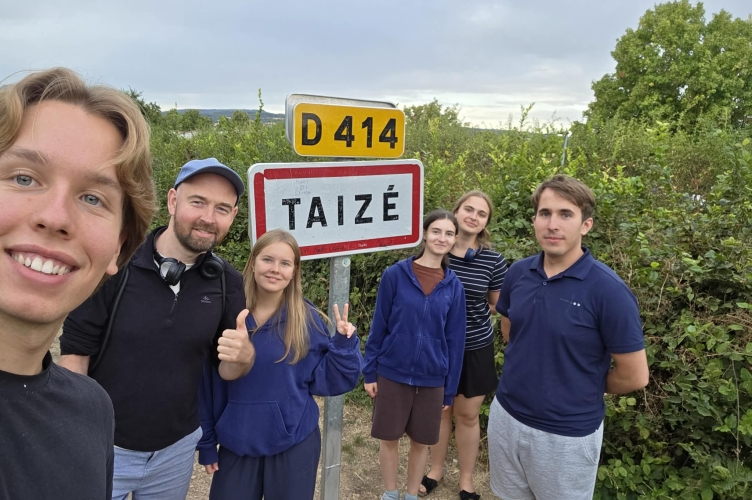 Młodzi z Archidiecezji Łódzkiej w Taizé. Dziesięć dni, które uczą ciszy, wiary i wspólnoty
