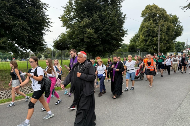 Jubileuszowa XV Piesza Pielgrzymka Ozorkowska zmierza na Jasną Górę