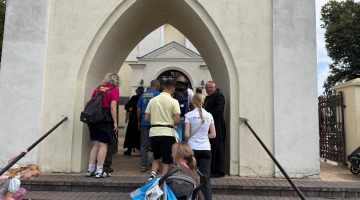 „Nie wystarczy wiara, trzeba jeszcze ufać”. Kard. Krajewski do pątników z Tomaszowa