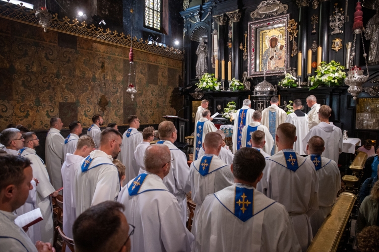 „Weźmy wodę naszej codzienności i nieśmy ją z nadzieją” - Pielgrzymi Archidiecezji Łódzkiej u Matki