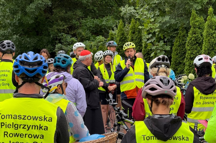 Rowerami na Jasną Górę. 200 pielgrzymów wyruszyło z Tomaszowa Mazowieckiego
