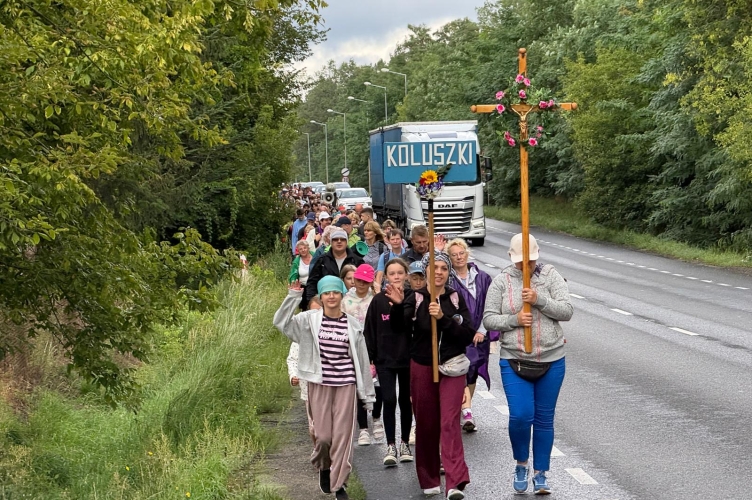 Pielgrzymi z Koluszek w drodze na Jasną Górę