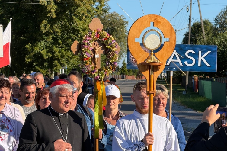 „Pielgrzymka jest wyznaniem wiary” | Kard. Konrad Krajewski z pielgrzymami Ziemi Łaskiej