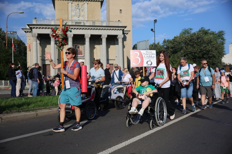 „Matka wiernego ludu” prowadzi na Jasną Górę. Rozpoczęła się 101. Piesza Pielgrzymka Łódzka