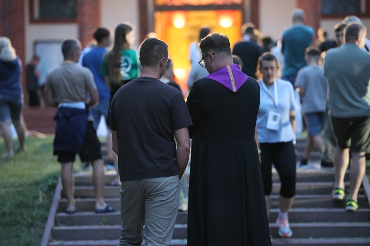 Zanurzyć się w Bożej miłości. Wieczór pokutny 101. Pieszej Pielgrzymki Łódzkiej